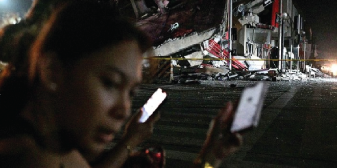 Malam Mencekam di Filipina: Warga Terpaku Ngeri pada Reruntuhan Kota