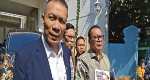 Rismon Bertemu Jokowi, Serahkan Buku 'Otentikasi Ijazah Joko Widodo