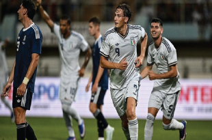 Yunani vs Italia: Esposito Antar Gli Azzurri Raih Kemenangan
