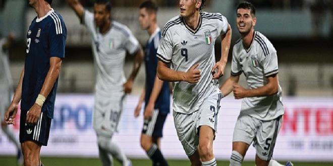 Yunani vs Italia: Esposito Antar Gli Azzurri Raih Kemenangan