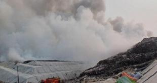 Api Masih Berkobar, Pemadaman di TPA Jatiwaringin Berlanjut Pagi Ini