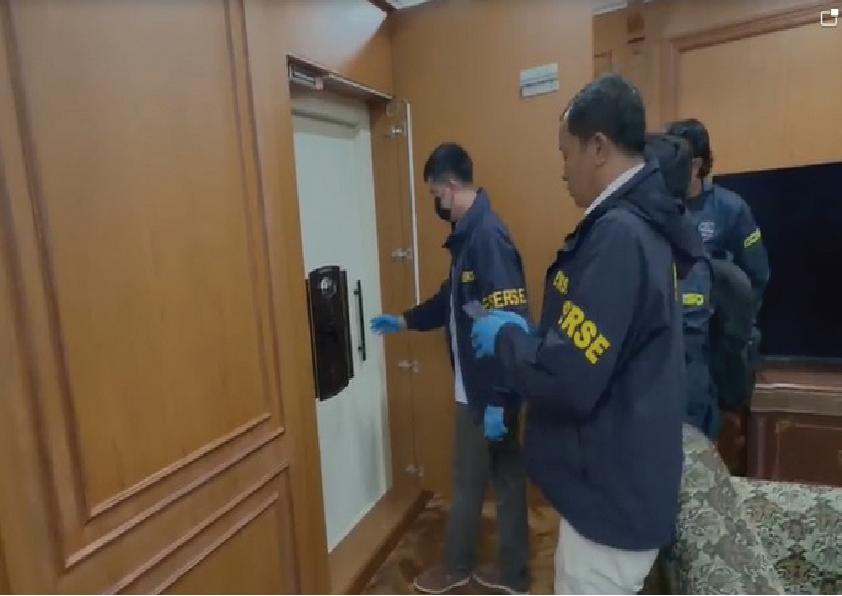 Polri Sita Foto Keluarga Usai Geledah Rumah di Bogor